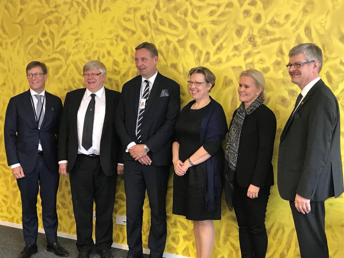 .@RochePharmaFI <a href="/UniTurku/">Turun yliopisto - University of Turku</a> @TyksVsshp allekirjoittivat tänään yhteistyösopimuksen. Painopisteinä mm.neurologisiin sairauksiin liittyvät hankkeet ja yhteistyö Auria Biopankin kanssa. #tutkimus #yhteistyö