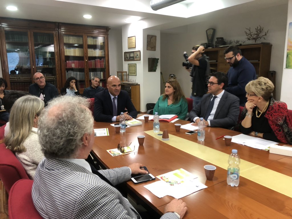 naturalmensa's tweet photo. 📌 Nel pomeriggio abbiamo preso parte alla conferenza stampa del nuovo progetto dell’educazione alimentare “LE RADICI” di cui siamo orgogliosamente partner. 😃

#NaturalMensa #Castelsaraceno #leradici ✅ https://t.co/7LfL9czHoQ