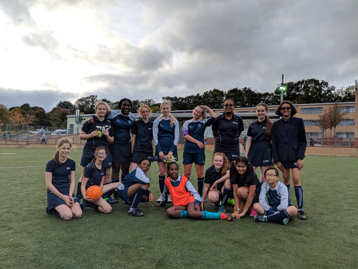 Jess_L_Russell's tweet photo. Year 8/9 team back playing the tournaments this year! Flo Baker and Claire Lin voted players player! #lookingstrong #gdstsport https://t.co/81y3SocSaq