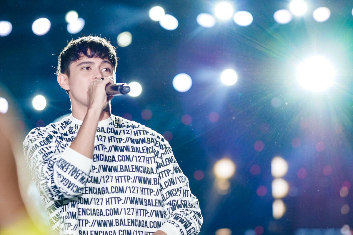 jadineaddictz's tweet photo. James Reid |
Accenture in the Philippines
#shoutmanila2018
#accentureph #jamesreid #jadine © Kristian Almoneda Molines https://t.co/MpTyiEs89J