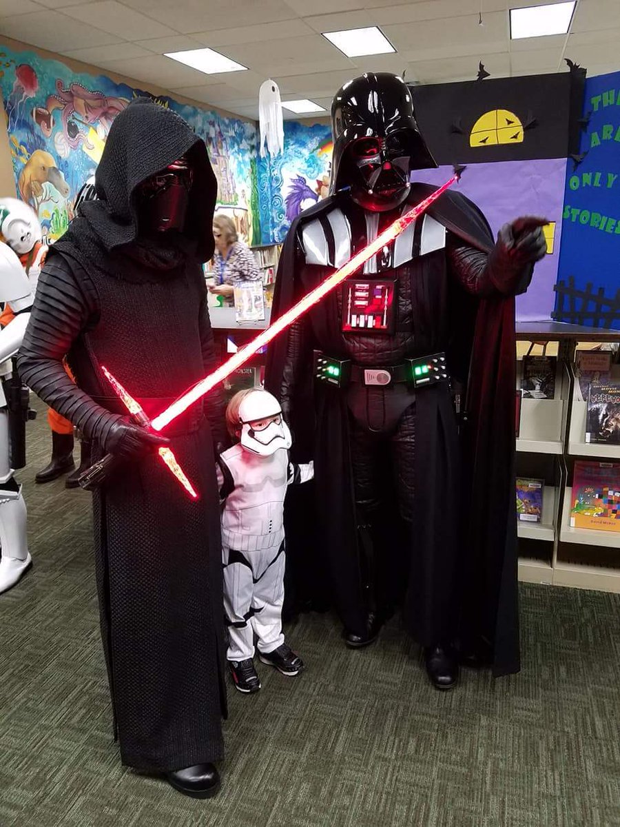 StarGarrison's tweet photo. Members of The South Texas Squad participated in the Star Wars Reads event at the Helen Hall Library in League City.
#Official501st #501stLegion #StarGarrison #STXSquad #KesselBase #HoustonAreaDroidBuilders #ArqetClan #StarWarsReadsDay #HelenHallLibrary #UnitedInStarWars https://t.co/nxwqQEJ8eo