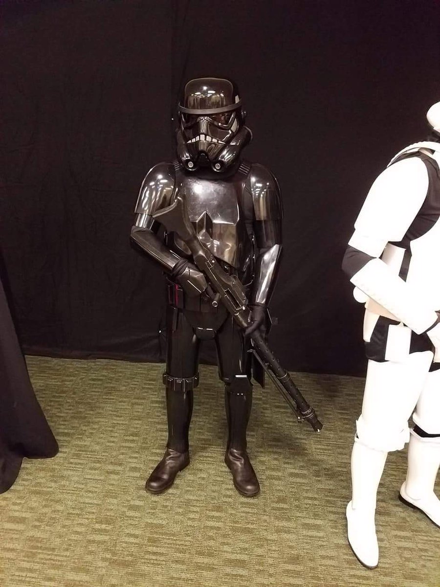 StarGarrison's tweet photo. Members of The South Texas Squad participated in the Star Wars Reads event at the Helen Hall Library in League City.
#Official501st #501stLegion #StarGarrison #STXSquad #KesselBase #HoustonAreaDroidBuilders #ArqetClan #StarWarsReadsDay #HelenHallLibrary #UnitedInStarWars https://t.co/HM5gH60ymc