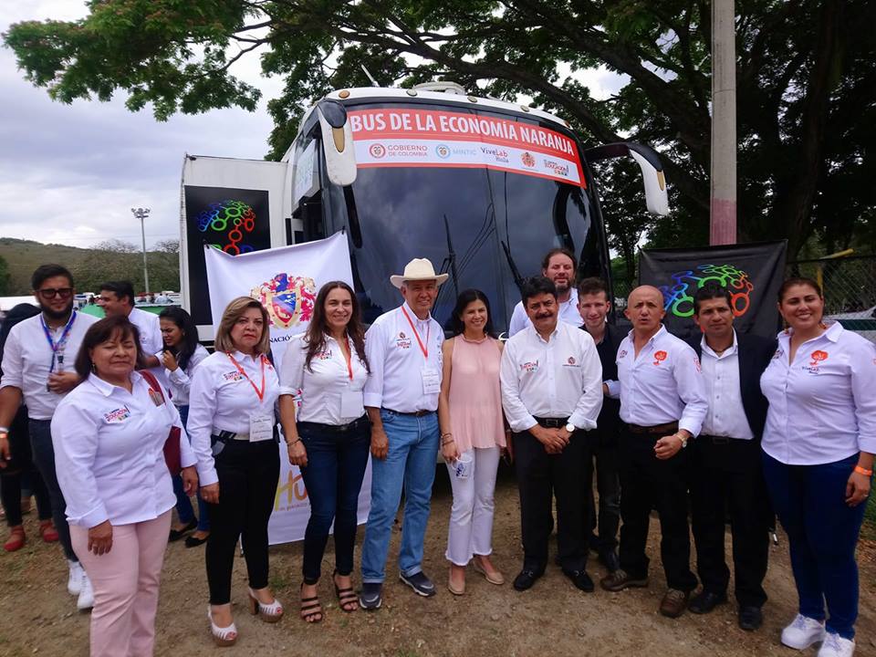 ViveLabHuila's tweet photo. @CarlosJulioGV @HuilaGob PROMOVIENDO A TRAVÉS DE @ViveLabHuila LA ECONOMÍA NARANJA. Listos para llegar a todos los Municipios y Corregimientos del Huila @IvanDuque @Ministerio_TIC @andresinpar @GobDigitalCO @AppsCo  @ViveLabs https://t.co/Nud7XntaPy
