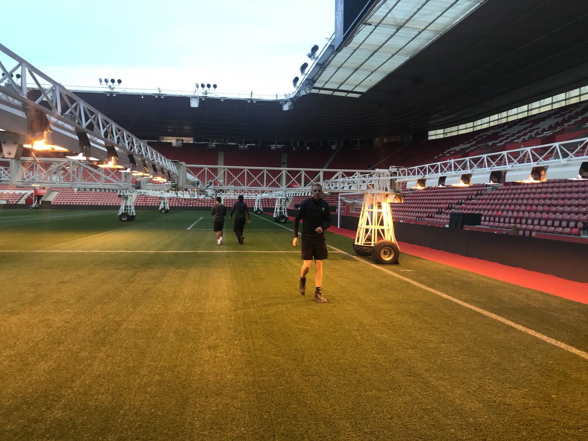 plestee's tweet photo. Had the pleasure to go to St Mary’s yesterday to watch the Chelsea game. I even got on the pitch (not playing this time 😉) to look at the work @adgray13 & @Johnnnn92 and team have been doing. Pitch it absolutely immaculate. All that work in the summer has paid off! #Purepitch https://t.co/nv1Kg1LzHY