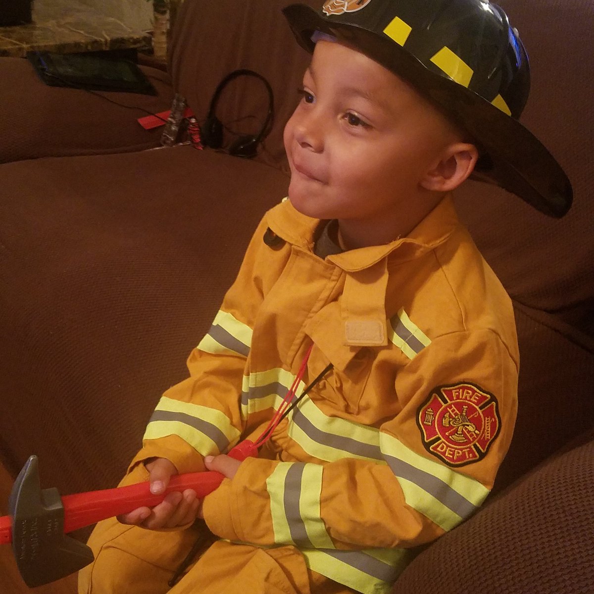 SportsNuts333's tweet photo. Sat down to watch @NBCChicagoFire and then this happened #FutureFireman #CuteKid https://t.co/Ik0t777Hw4