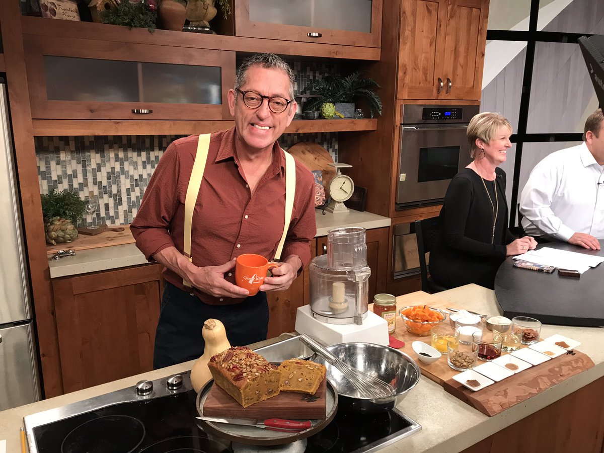 ChefMartinLopez's tweet photo. #TuneIn to @greatdaystlouis #now to see what @ChefMartinLopez is up to #BakingSeason #SquashBread #GreatDay https://t.co/P8iklx4FxT