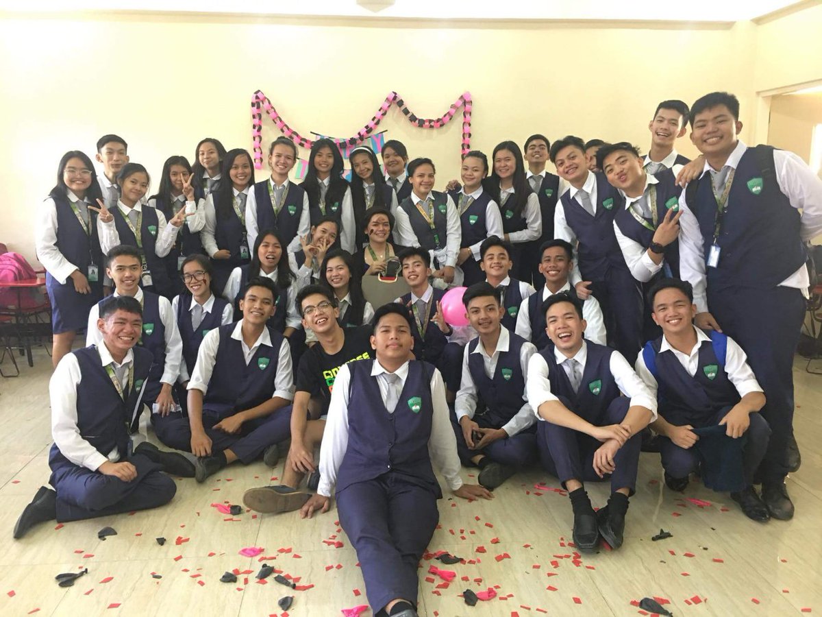 misssharahh's tweet photo. I couldn't ask for more. π Thank you for making my heart happy ππππ I love you all. πPost teachers' day celebration. #STEM102 https://t.co/m4hQ2LCxNw