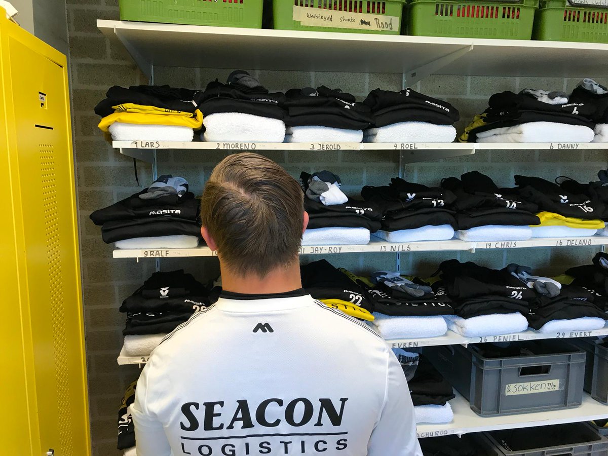 VVVVenlo's tweet photo. Vandaag ging de wens van Gijs Lamberts in vervulling! 🙌🏻 In samenwerking met @FCRobinstijn beleefde Gijs met verschillende spelers, Maurice Steijn en onze eSporter een wensdag bij VVV-Venlo! Binnenkort meer... 🎬 https://t.co/ms9vDiQH2n