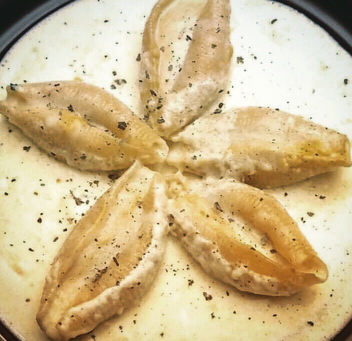 greatrivermaple's tweet photo. New recipe! PUMPKIN STUFFED SHELLS.
-
Only on https://t.co/msBC66UPDT
-
Whose hungry now?!
-
#crazygood #maple #maplesyrup #greatrivermaple #iowa #organic #farmtotable #supportlocal #nofarmersnofood #sweet  #littlepieceofsunshine #vegan #vegetarian #maplemonday #maplerecipes https://t.co/6X2Oav0YSl
