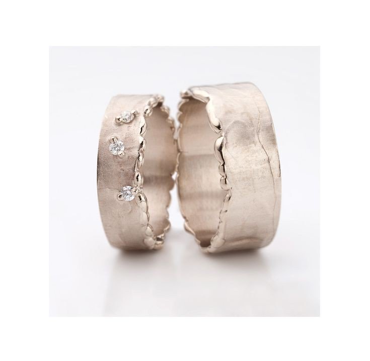 chxiawu's tweet photo. @MX_ICHANGKYUN @keimbbona @MX_CHYUNGWON @leenaakyung @08OCT2018 Xiao walks into the aisle with her soft smile while holds the rings for the groom and bride then give it to the priest

#WonBonWedding @08OCT2018 https://t.co/sKe7zYFe5t