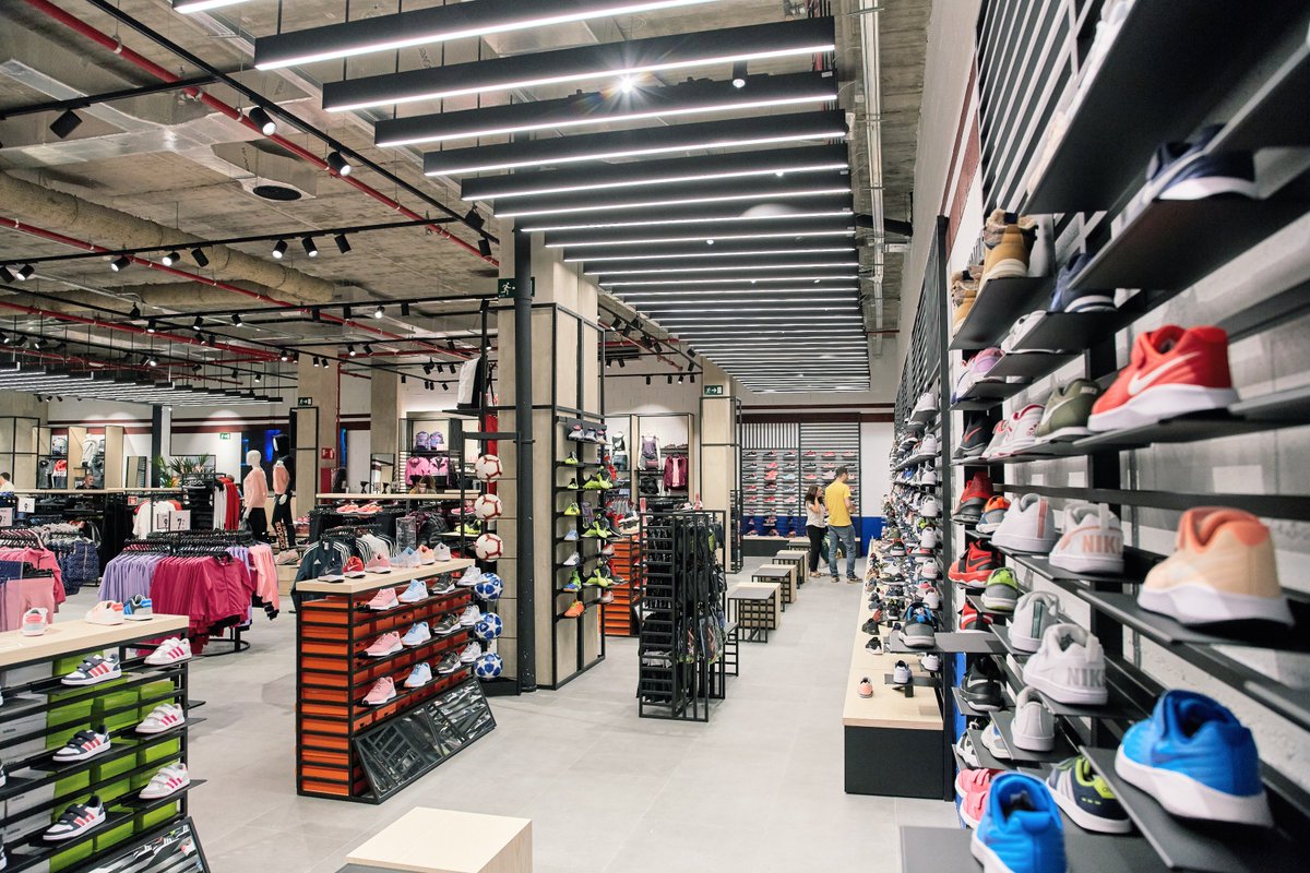 decimasoficial's tweet photo. El 5 de octubre reabrimos nuestra tienda #DECIMAS en el @CCPlenilunio. ¡Muchas gracias a todos los que formasteis parte de la inauguración! 😉

¿Qué os parece nuestra nueva tienda? https://t.co/k8jQrLpZtR