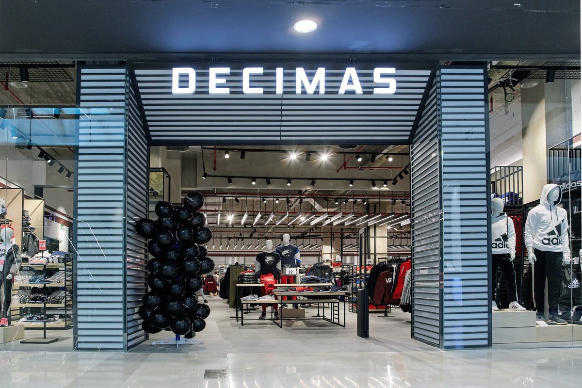 decimasoficial's tweet photo. El 5 de octubre reabrimos nuestra tienda #DECIMAS en el @CCPlenilunio. ¡Muchas gracias a todos los que formasteis parte de la inauguración! 😉

¿Qué os parece nuestra nueva tienda? https://t.co/k8jQrLpZtR
