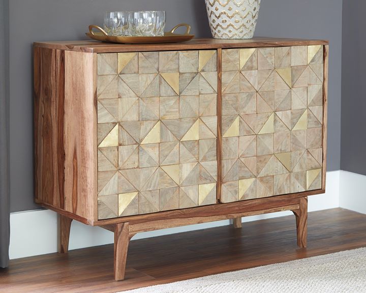 AshleyHomeCL's tweet photo. 🖥 Terroso pero elegante. Sencillo pero muy sofisticado. Como una obra de arte moderno, el gabinete #Carolmore está abierto a la interpretación.

Para consultas escríbenos a ventas@ahs.cl

#AshleyFurnitureHomeStoreChile #AshleyFurnitureHomeStore #estilo #muebles #decoración #… https://t.co/ATib0pZq88