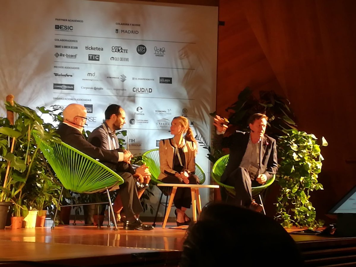 soziableES's tweet photo. Daniel Truran (B Lab @BCorpSpain), Laura Palmero (@Danone) y Pedro Olazábal (Economía para el Bien Común) debatiendo sobre cómo aprovechar la fuerza de las empresas para un cambio en favor de todos. @SustainBrandsEs @SomosQuiero #SBM2018 https://t.co/glB9eNDgJt