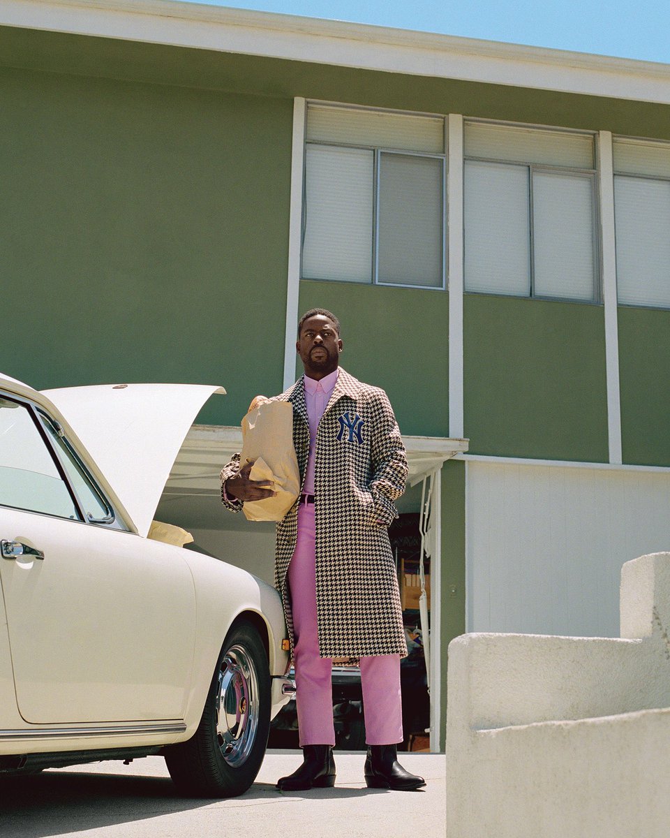 SterlingKBrown's tweet photo. The only way I do my chores 👌🏿 (then eat my cup of noodles at the end of a hard earned day 😉) . Thank you @instyle for the lovely chat! https://t.co/mCWzGgn7J2 https://t.co/XQ5zNRDFyc