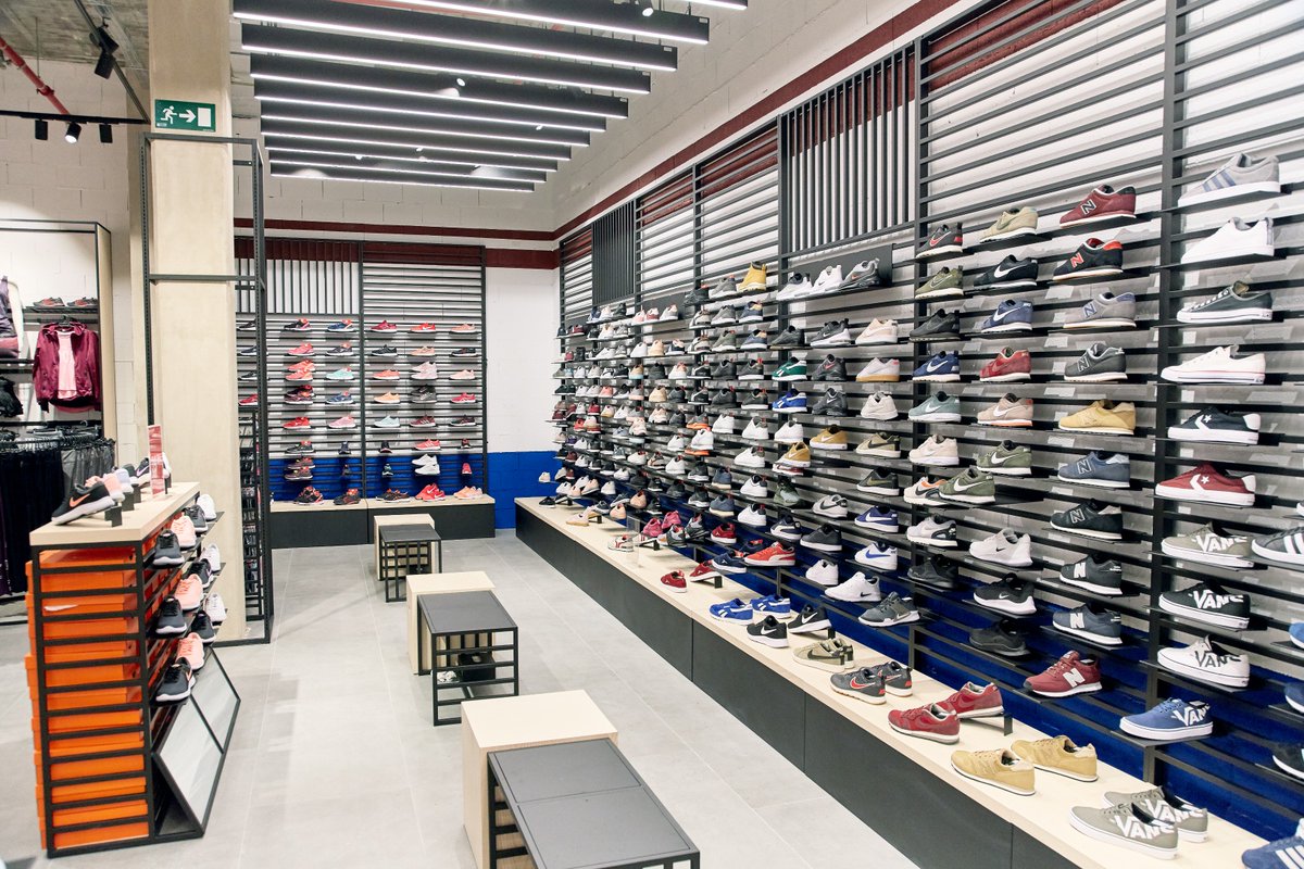 El 5 de octubre reabrimos nuestra tienda #DECIMAS en el <a href="/CCPlenilunio/">CC Plenilunio</a>. ¡Muchas gracias a todos los que formasteis parte de la inauguración! 😉

¿Qué os parece nuestra nueva tienda?