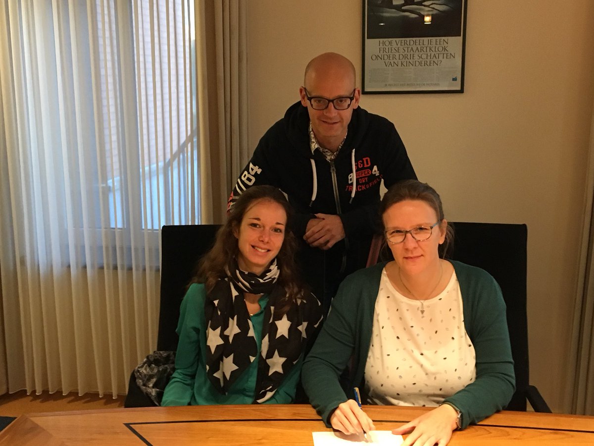 RunningforLife6's tweet photo. Het is zover! Met trots maken wij Stichting Running for Life bekend! Het bestuur heeft vanmorgen de officiële akte ondertekend bij Rivierdael Notarissen.
Samen met de enthousiaste mede-teamleden nemen zij in 2019 deel aan de Roparun onder de naam Running4Life #running4life https://t.co/4nAehpfYZr