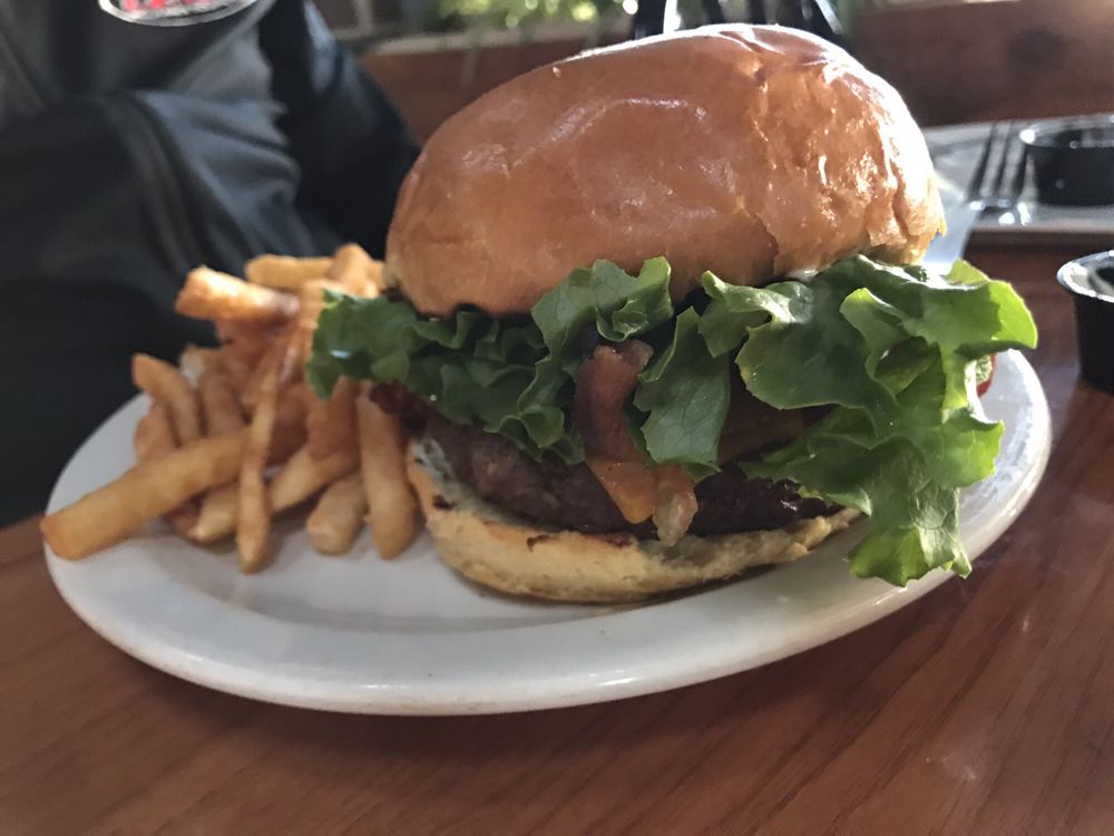 Madigan's Waterfront tweet media