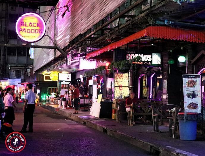 DaveRaveBangkok's tweet photo. All Quiet On The Eastern Front #Patpong #Silom #BangkokBars #Soi2 https://t.co/YuRogKuqka