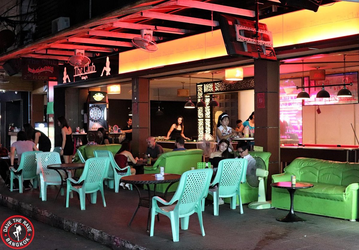 DaveRaveBangkok's tweet photo. All Quiet On The Eastern Front #Patpong #Silom #BangkokBars #Soi2 https://t.co/YuRogKuqka