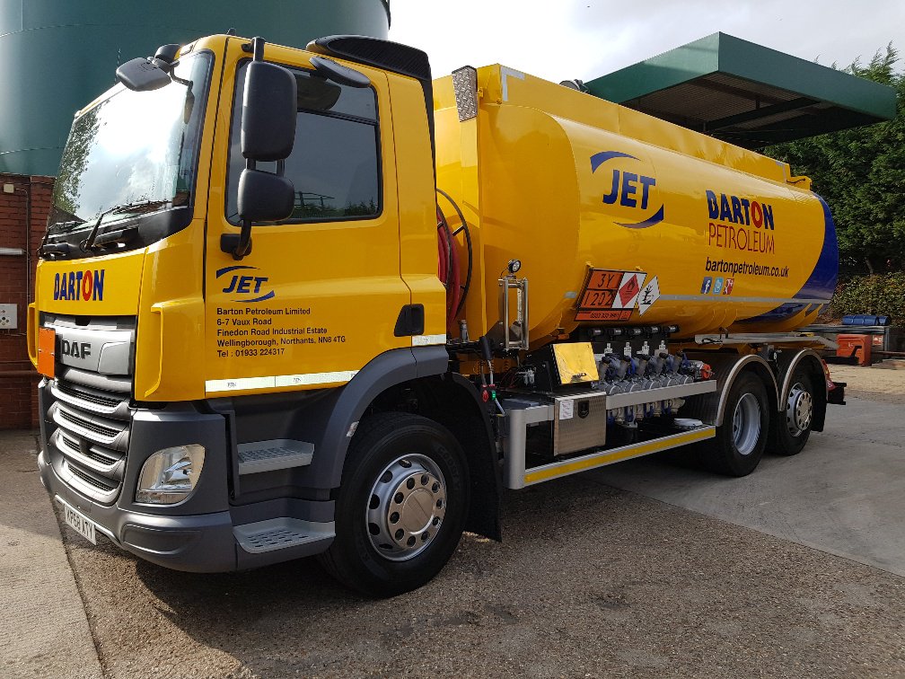 BartonPetroleum's tweet image. Oooh, doesn’t she look shiny! Our new 6 wheeler is ready to hit the road. Big thanks to @BrianCurrieDAF, @Alpecoltd, @VPCameras and @DreamtecSW  🤗