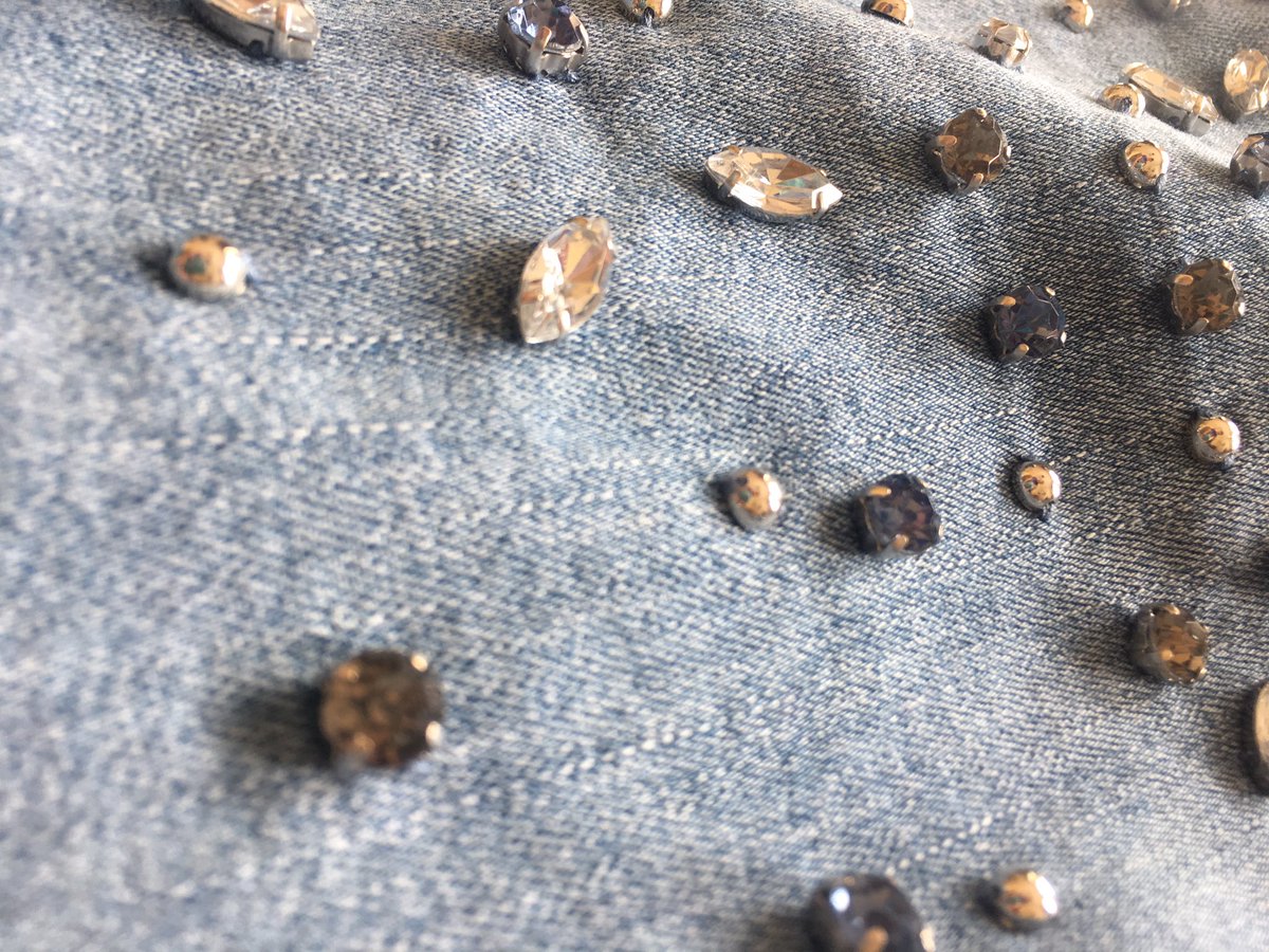 iheartdenim's tweet photo. Who doesn’t love a good bedazzled jean? #iheartdenim https://t.co/wJNMw9ITVz
