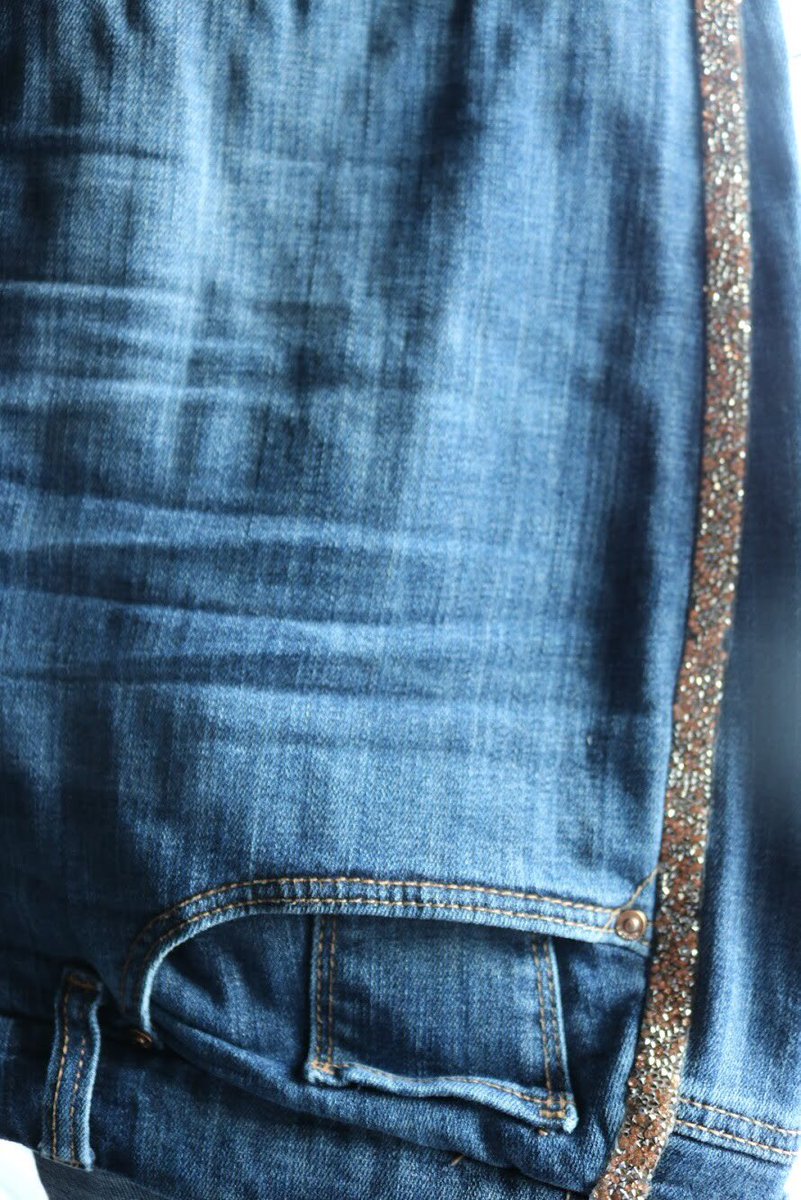 iheartdenim's tweet photo. Who doesn’t love a good bedazzled jean? #iheartdenim https://t.co/wJNMw9ITVz