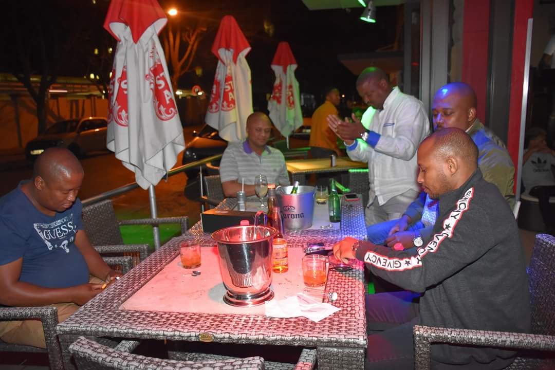 Mpumza_97's tweet photo. Looking to party it up in Kimberly? Visit Rio night club with your party peeps and party through the night in  SA style! #Rio #Kimberly #partyAndDineSA #ENG2604 https://t.co/xmzsOmFixQ