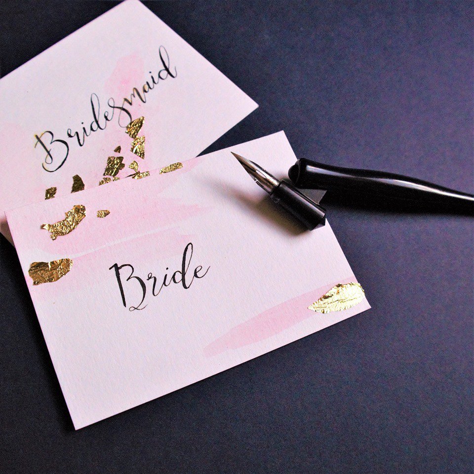 CaligrafiaUK's tweet photo. Handwritten and hand painted - decorate your table with unique touches (and gold flecks!) 💫 https://t.co/eKn8iqbTaF