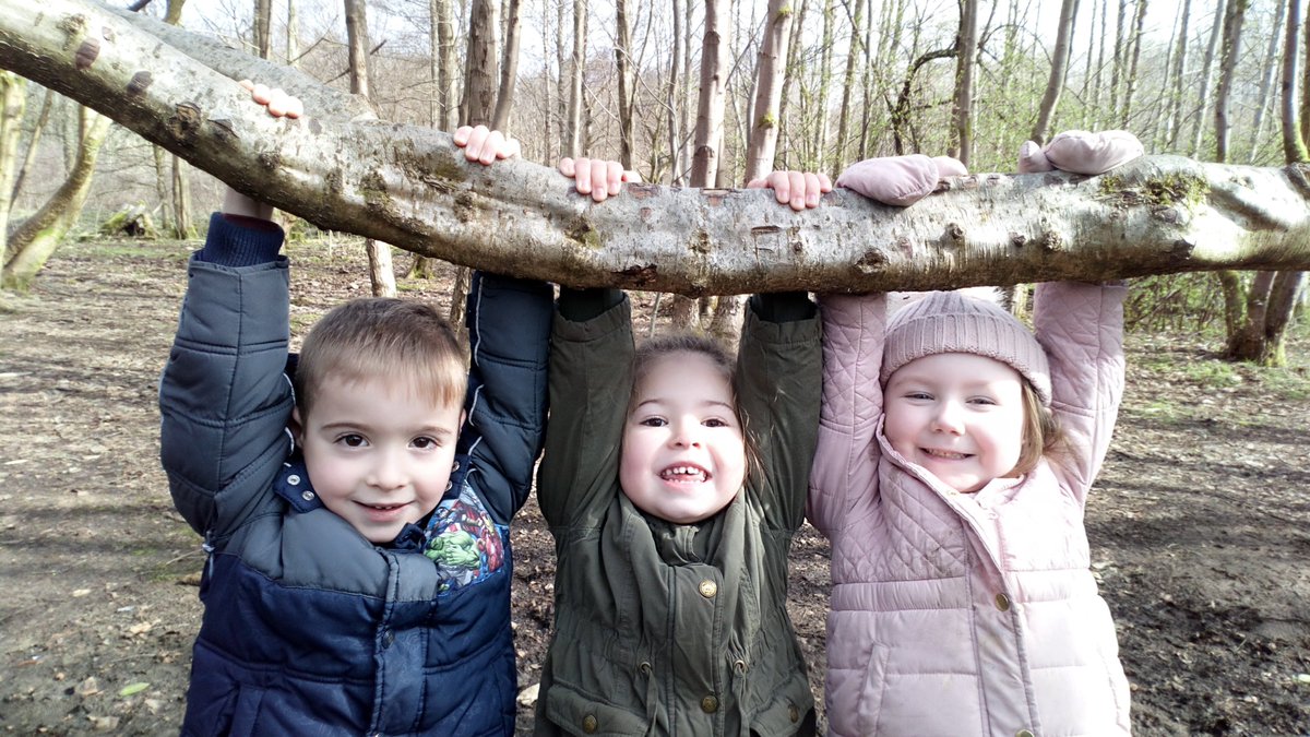 TCVRewilding's tweet photo. October school holidays means REWILD THE CHILD IS BACK! It's your last chance this year so book your free place(s) quick! https://t.co/gl7Wgj07kP #Faifley #Clydebank #RewildTheChild #RewildYourself #JoinInFeelGood @FaifleyCC @RewildScotland @WDCouncil @Centre81_CHA https://t.co/BogXOQUKfd