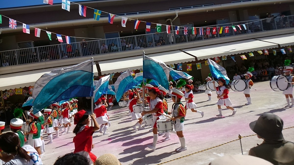 小 澤 富 男 孫の幼稚園 伏見区向島のさつき幼稚園の運動会 6日が雨天で本日となった 好天で汗びっしょり 三年保育の最後の運動会 入園時は喋れない赤ん坊が 鼓笛演奏や組体操 力強く走る姿を見てその成長ぶりに報恩感謝 南無妙法蓮華経 小 澤 富 男 孫の幼稚園 伏見区向島のさつき幼稚園の運動会 6日が雨天で本日となった 好天で汗びっしょり 三年保育の最後の運動会 入園時は喋れない赤ん坊が 鼓笛演奏や組体操 力強く走る姿を見てその成長ぶりに報恩感謝 南無妙法蓮華経
