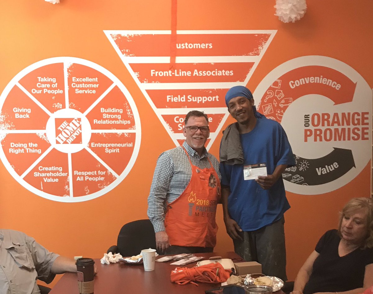 HDI_kraig's tweet photo. Sales & Ops in Virginia Beach celebrating our installers today. Much thanks to @TheCoopVA for feeding our people, it was yummylicious! #InstallerAppreciation #OneTeam @CindiTHD @THD_CodyKloock @Press7K @Brandon_HDI @john_atti @DerekTHD https://t.co/bduRPsjX7f