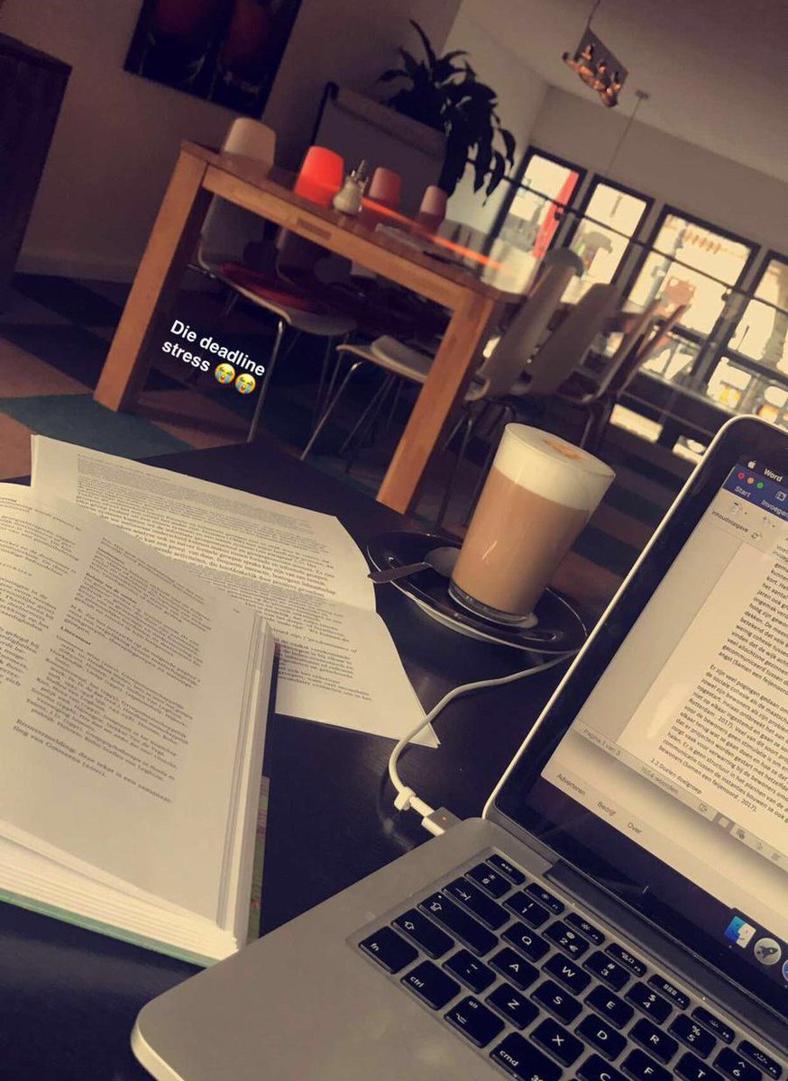 studybookss's tweet photo. Online of offline? https://t.co/GBj48H7exy 

#MondayMotivation #students #deadline #HBO #nostalgia #Nederland #onlinelearning #Offline #studentlife #studying #StudyIdeas #hhssmb @minorSMB https://t.co/2VPKPh2wQO