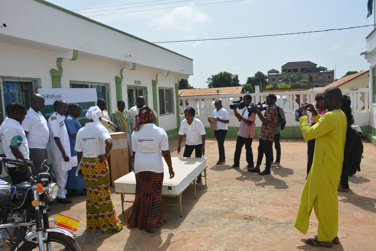 ChildFundGambia's tweet photo. #SimplyComfortable,ProtectiveAndTherapeutic
In our quest to promote the welfare of children, @ChildFundGambia hands over 4000 Zinus beds to children in our Local Partner Organizations, 3 other regions of The Gambia, some health facilities among other institutions in need. https://t.co/8c2OuVByBE