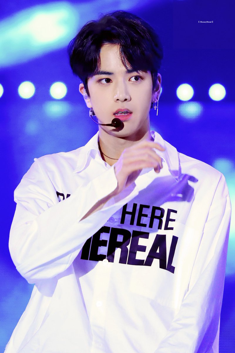 hooneybread's tweet photo. 김닦는즁 잘생김 https://t.co/xheEdo3CBG