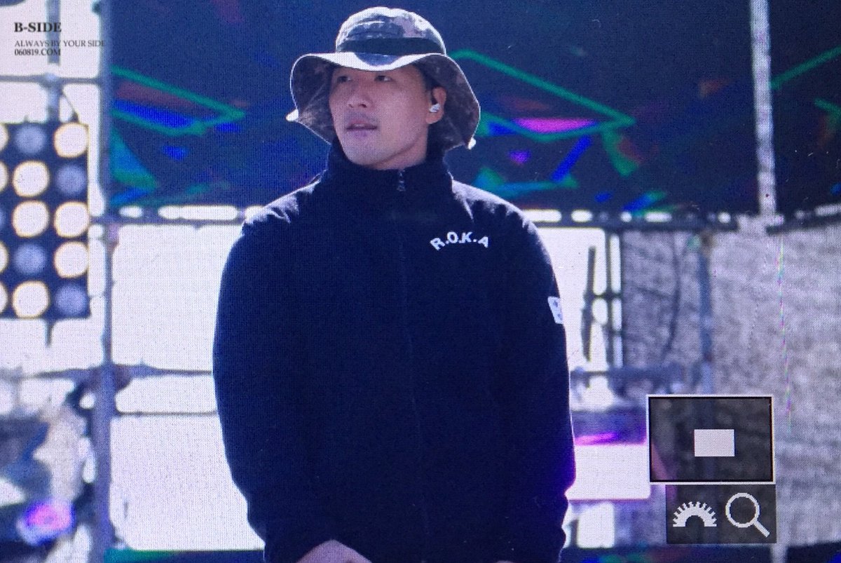 BB_side's tweet photo. 181008 위문열차 리허설 #태양 #대성

저녁에 있던 위문열차 리허설이 낮에 진행되었어영! 꼼꼼히 리허설 후 본공연 때 군��령으로 변신😆😆💕

#빅뱅 #BIGBANG #TAEYANG #DAESUNG https://t.co/5Y2txRTXka