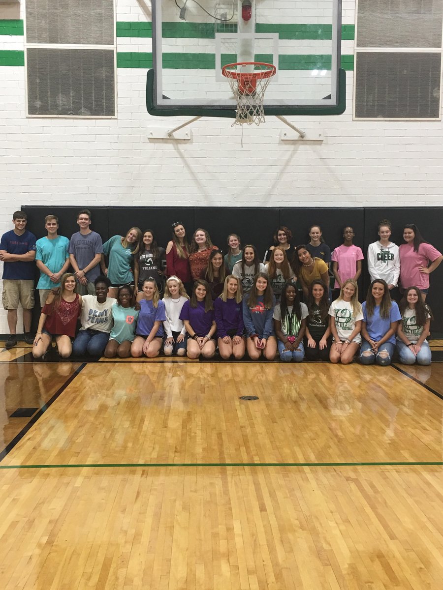 brunscoschools's tweet photo. THANK YOU! Publix grocery store in Ocean Isle Beach donated a massive amount of school supplies to Brunswick County Schools. 👏👏👏

On Sunday, students and staff at @WB_Trojans volunteered a couple hours to divide it up so that it could be delivered to each school. https://t.co/8oHclCDyfG