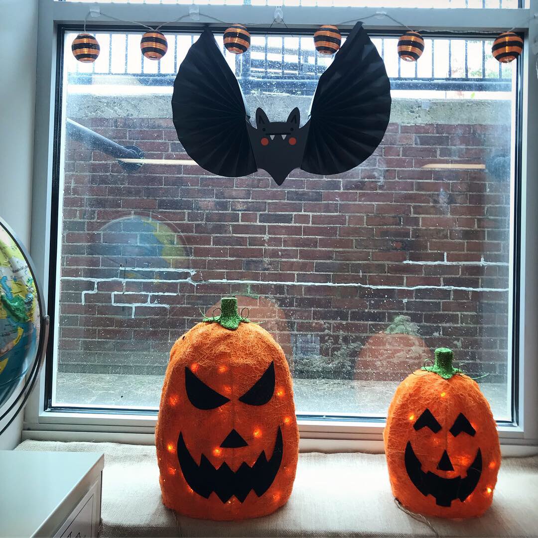 mu_lrc's tweet photo. Students are going ~batty~ about our wicked cool Halloween decorations. 🦇 Come check them out! #candycorny https://t.co/gfKjerB7AS