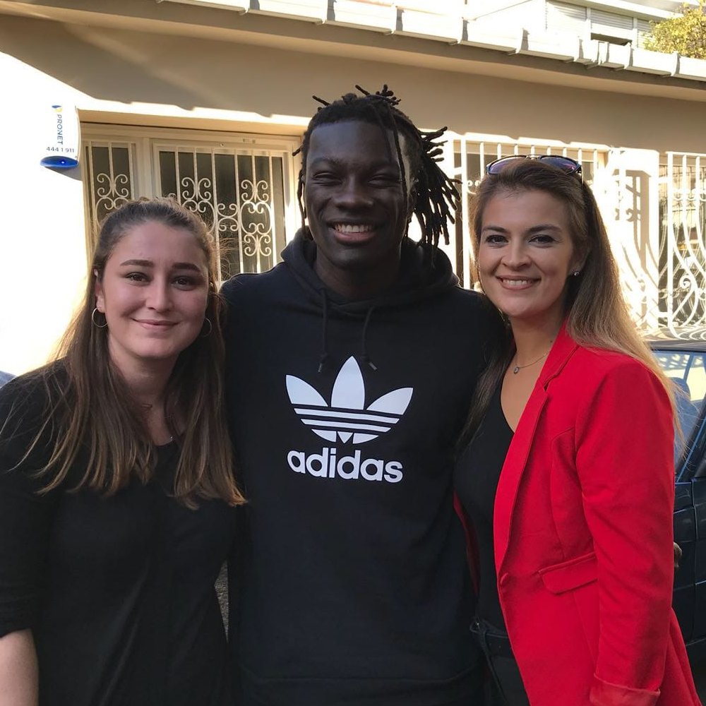 Bugün günlerden MUTLULUK! 💐
Etkinlik sorumlusu <a href="/bircanbinumut/">Bir Can Bin Umut</a> Derneği'ne, güler yüzlü tavırları ile BAFETİMBİ GOMİS'e, mekan sponsorumuz Hidden House Bebek'e ve engelleri aşmak için yanımızda olan Bir Can Bin Umut Derneği'nden Cansel Kirman'a çok teşekkür ediyoruz. <a href="/BafGomis/">Bafétimbi Gomis</a>