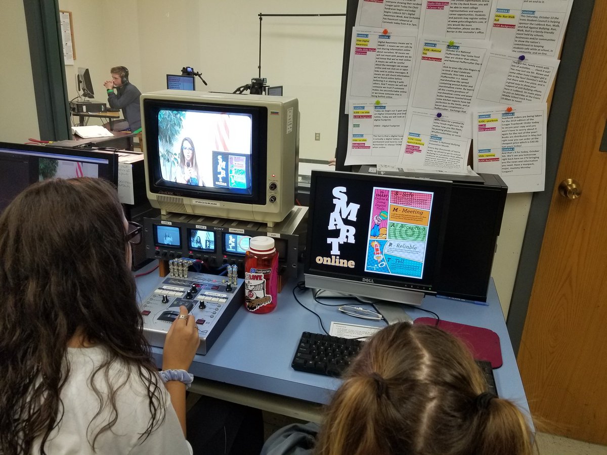 gilbertlisa's tweet photo. Cougar TV presenting on Digital Footprint today! @IronsCougars @LubbockDL @LubbockISD #LISDDigitalAwareness https://t.co/UaiEymuBDJ