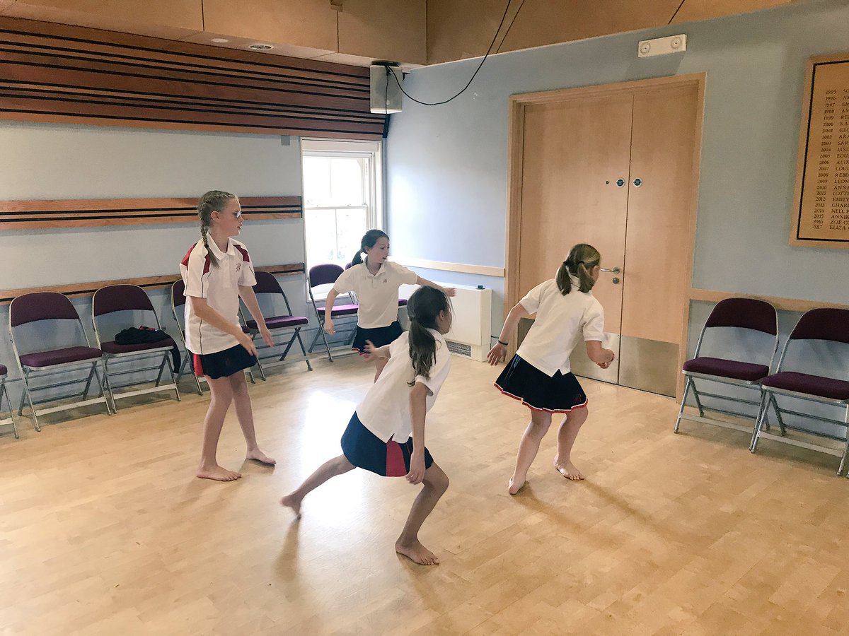BroomwoodPSport's tweet photo. Our Class 6 girls are thoroughly enjoying their dance workshop with Miss Vallance from @DowneHouse, particularly the opportunity to show off their creativity and develop their own group choreography. 💃🏼💃🏼 #NWSbhSport #NWSbhClass6 https://t.co/FLoCzIi9JS