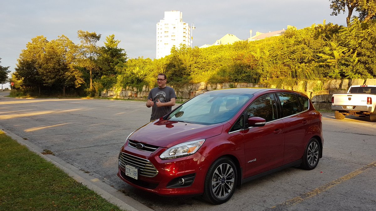TallDotLife's tweet photo. Here's a helpful survey on the best cars for tall people: https://t.co/Uy1xHJ7qrW https://t.co/IaCjH7REsN