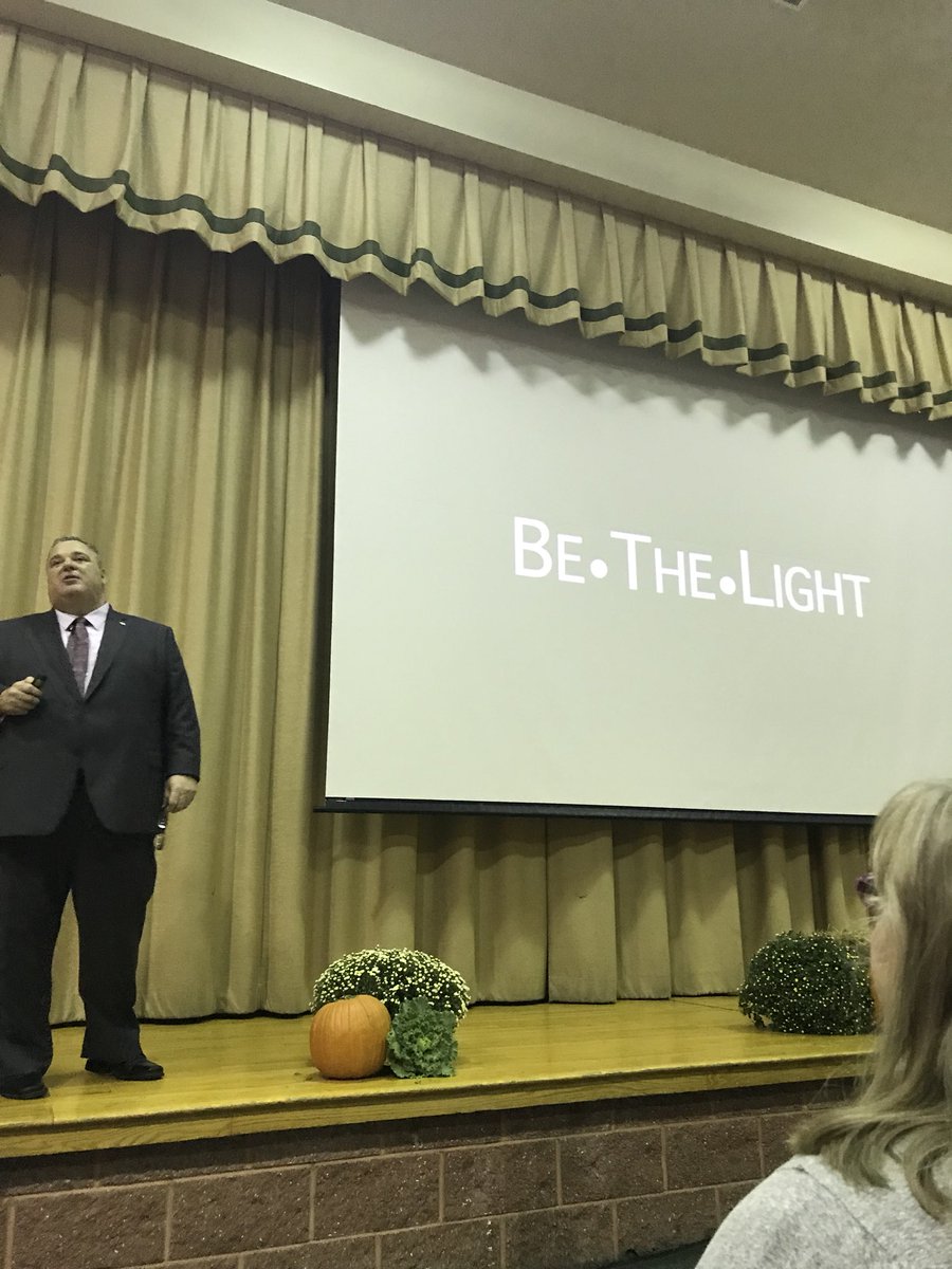 @JosephIsola inspires us to “Be the Light”.  Empowering message  to launch a day of learning! #HowellLeads #howelllearns