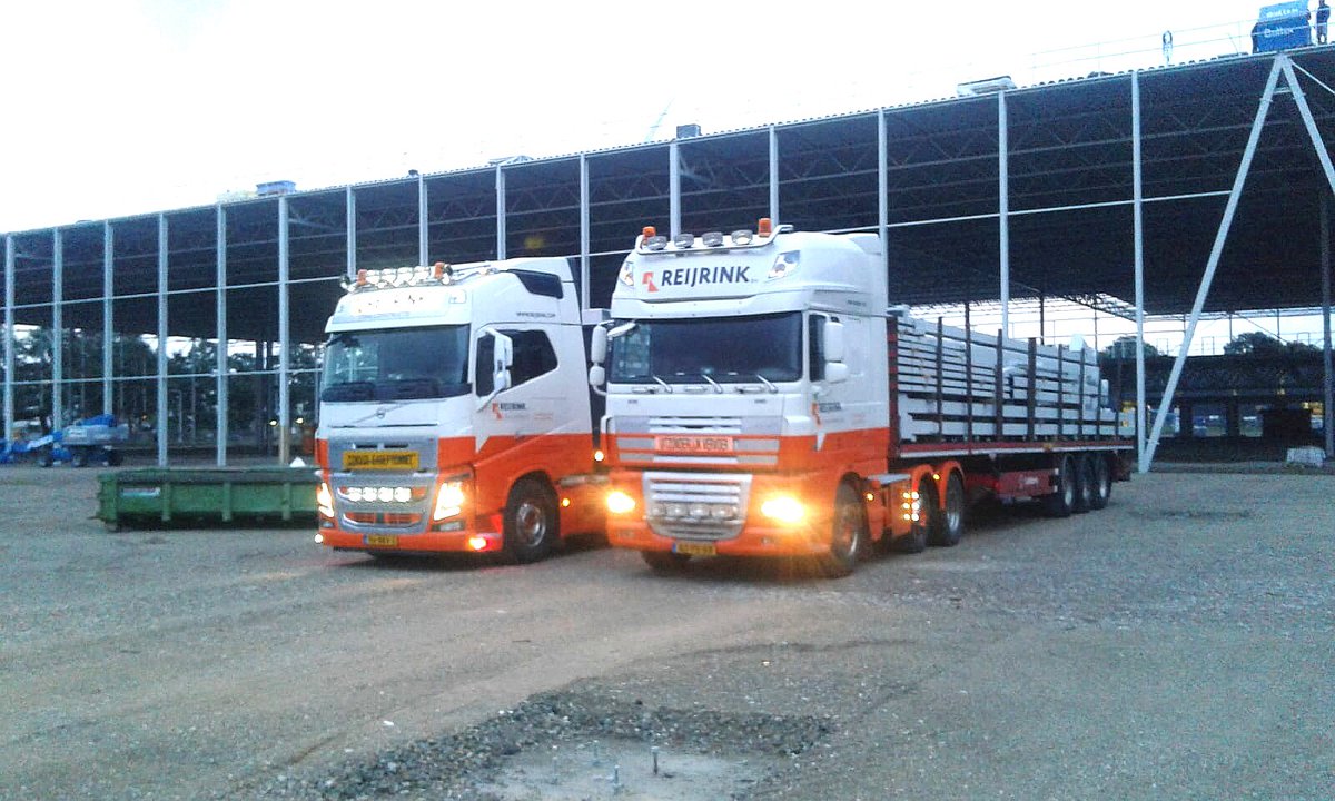ReijrinkBV's tweet photo. In opdracht van HVBM Vastgoed zijn wij voor onze klant @HeerkensvBavel volop aan de slag aan een mooi project; een modern en duurzaam distributiecentrum. Naast de staalconstructie, van maar liefst 1.619.220 kg staal, worden door ons ook 10.688 m2 kanaalplaatvloeren gemonteerd! https://t.co/jQYAU8M21B