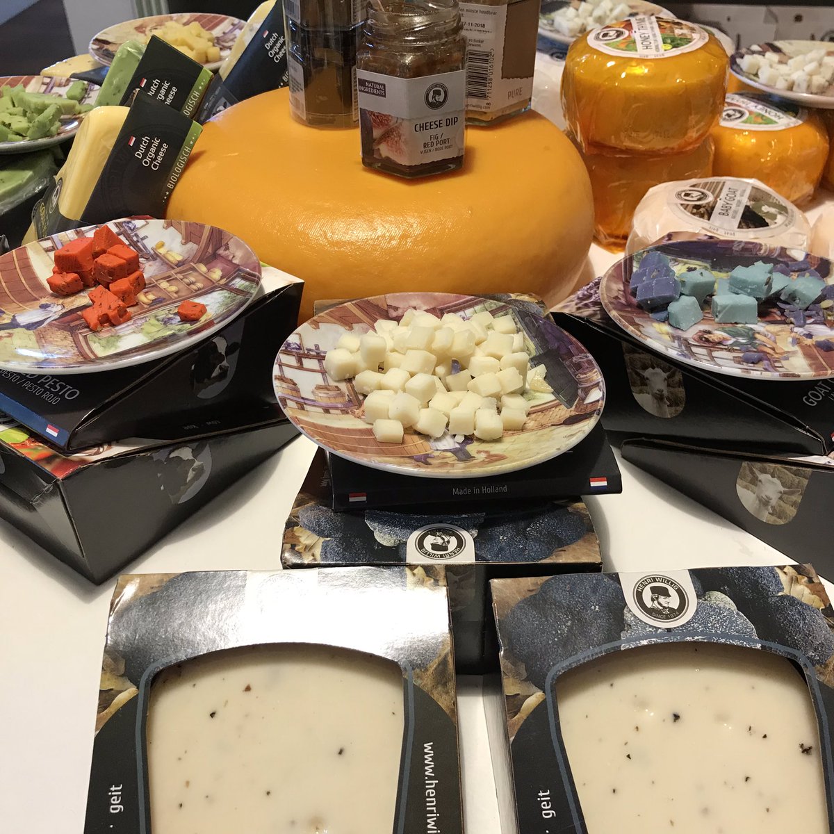 SileNicChormaic's tweet photo. After one taxi, two planes and three trains I’ve finely arrived in #Delft for #EOSAM2018 . Best thing has to be the cheese tastings! Plenary talk tomorrow on optical nanofibre applications. @EOS_AM https://t.co/7HMVZ8xHuf