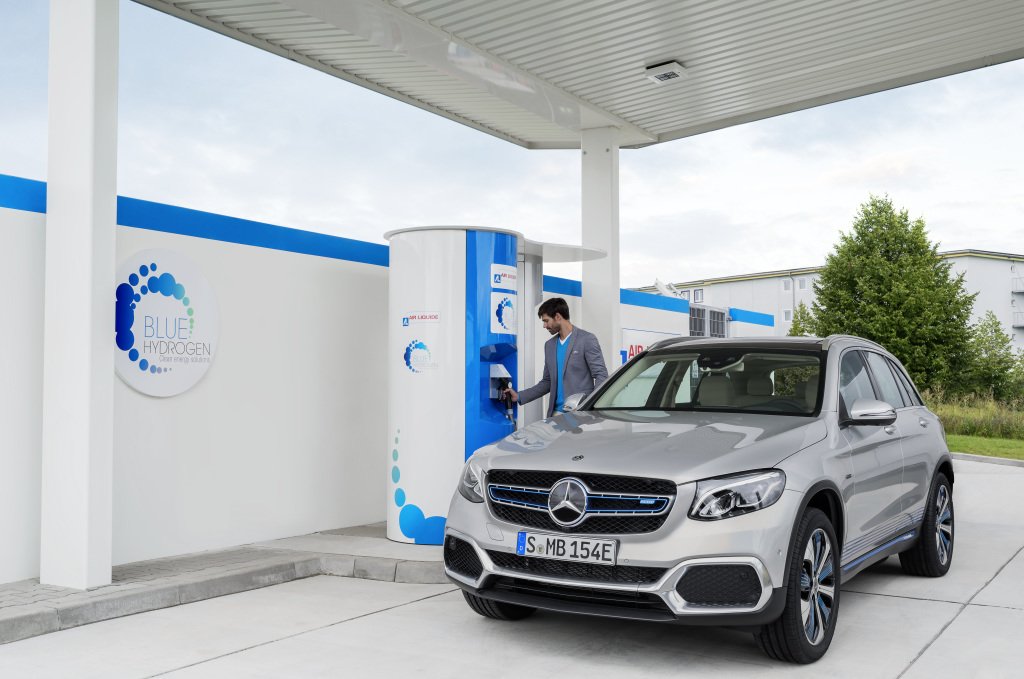 Fuel cell technology has the potential to become a major solution for the future of mobility. With the GLC F-Cell, we even managed a roadtrip of 3.000 emission-free kilometres. 
👉 d.ai/o4sziRSv
#Daimler #FuelCellsNow #HydrogenNow #FutureofMobility