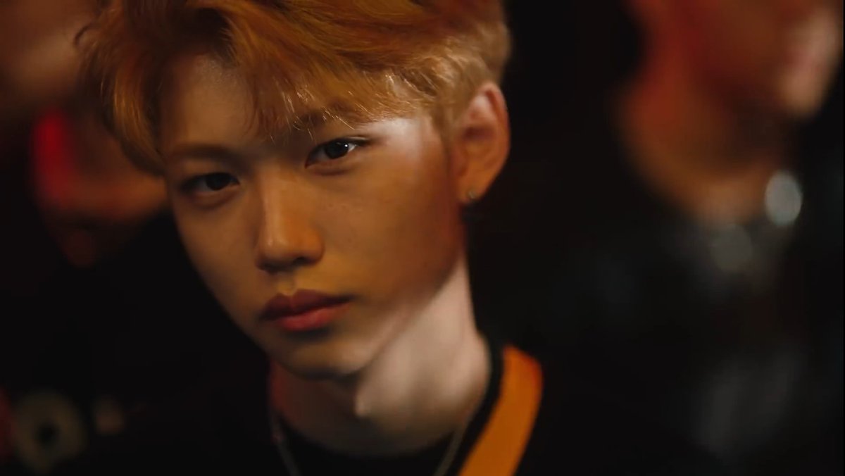 pacemp3's tweet photo. 𝘪 𝘩𝘰𝘭𝘥 𝘰𝘶𝘵 𝘮𝘺 𝘩𝘢𝘯𝘥
𝘣𝘶𝘵 𝘯𝘰 𝘰𝘯𝘦 𝘪𝘴 𝘵𝘩𝘦𝘳𝘦 𝘵𝘰 𝘨𝘳𝘢𝘣 𝘪𝘵
#StaySelcaDay #1YearWithHellevator @Stray_Kids https://t.co/6IEtYh3TZc