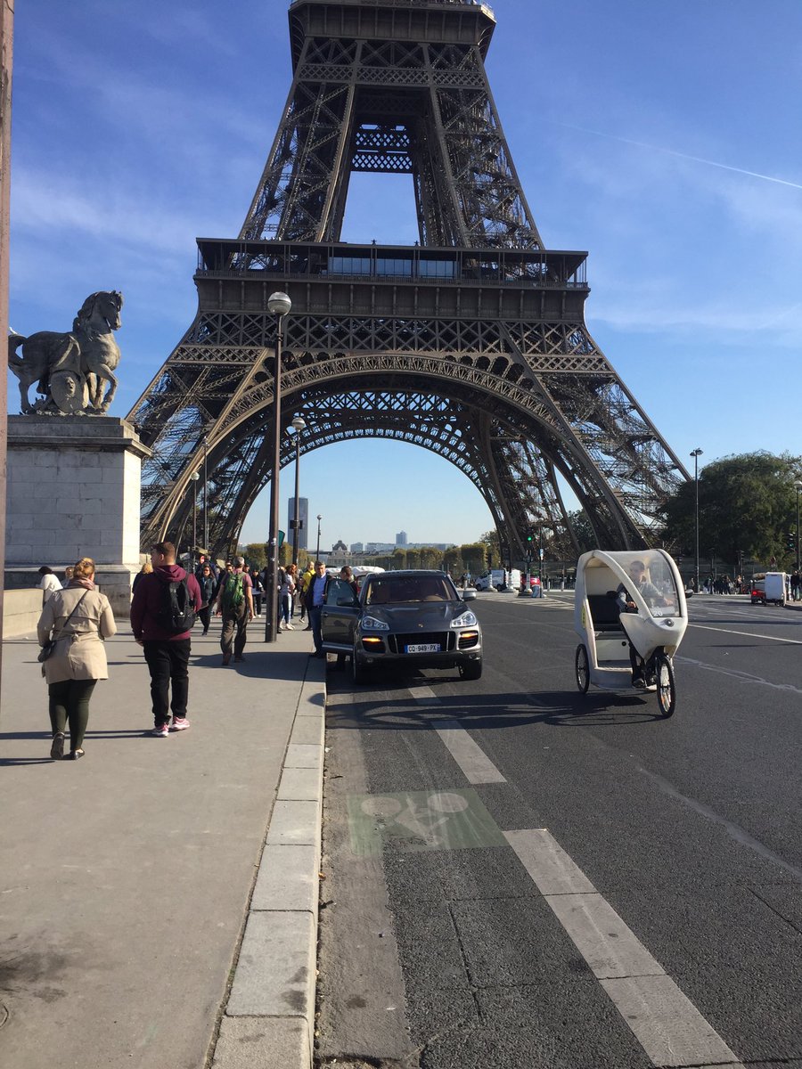 HMBoyer's tweet photo. Rule 58:Build Cycle Tracks (or else you get this) @JeffSpeckAICP ‘s Walkable City Rules is needed everywhere #ParisRules @IslandPress https://t.co/9FpNzauTkd