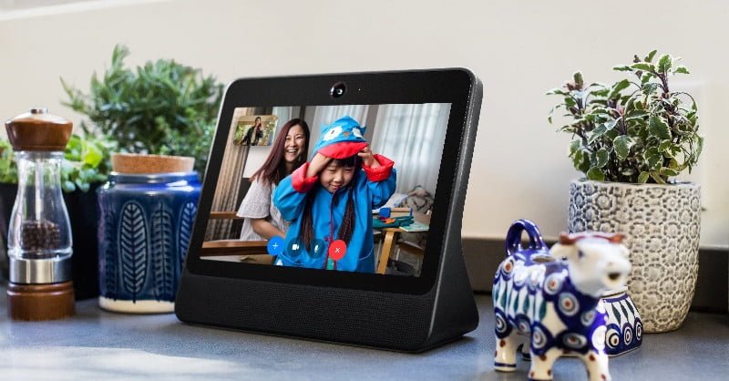 FluorinetPR's tweet image. Creepy or convenient? #Facebook’s new #Portal #smart_display follows you around the room: #Facebook&apos;s #Portal devices are video smart speakers with #Amazon_Alexa voice assistants built in that allow you to make calls between FB friends. The 15-inch… dlvr.it/QmgxVP