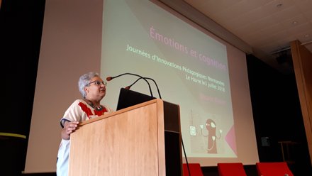 cveltcheff's tweet photo. 🎙 Nicole Bouin aux #JIPN18 le 3 juillet dernier au Havre sur Émotions et cognition : le bien-être au service des apprentissages
Retrouvez l'auteure 📖 d'Enseigner : apports des #sciencescognitives ressource éditée par @reseau_canope
⏩ À revoir ici ▶️ https://t.co/3q0qF3kRvP https://t.co/n7p8ZWNqij